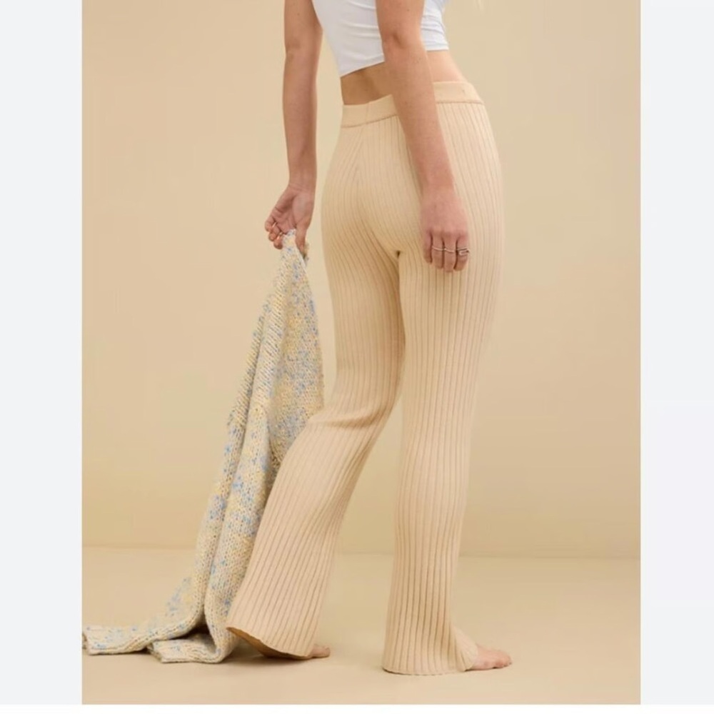 Aerie NWT Cream Ribbed Flare Cozy Leggings